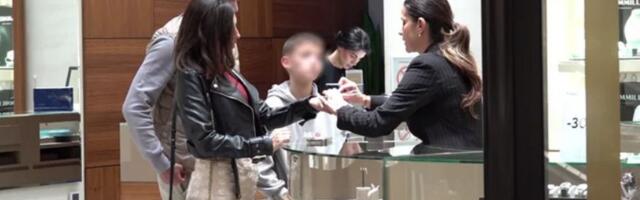 Peja rešio da veri Enu?! U tržnom centru merkali prsten, Čolićeva blista od sreće: Sa njima je i njen sin