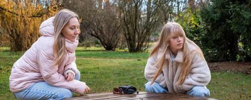 Nakon 24 godine otkrila je porodičnu tajnu: Majka je izvadila stari kofer iz ormana, ono što je u njemu bilo promenilo joj je život iz korena