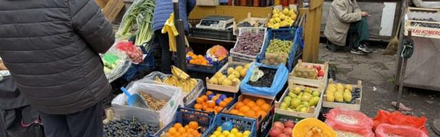 Najtraženija roba na lozničkoj pijaci: Jeftinije nego prošle godine