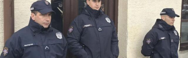 Kula i Crvenka puni naprednjaka, njihovi aktivisti nose bedževe sa ćiriličnim "ć"