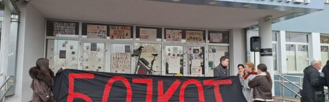 Sutra protest ispred Medicinskog fakulteta u Novom Sadu zbog izbora za studentski parlament