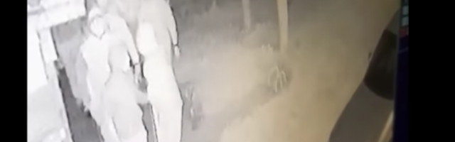 UNAKAZILI SU NAM DETE OD BATINA!  14 momaka palicama tukli dečaka, kamere sve snimile (VIDEO)