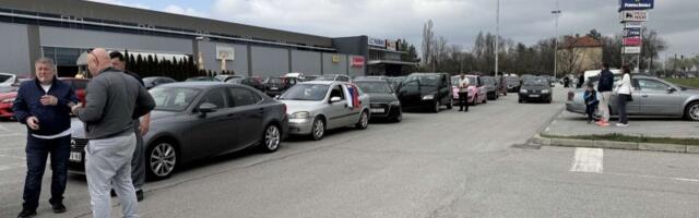 Oko 20 privatnih automobila iz Kragujevca otišlo u Beograd da vrate studente sa protesta