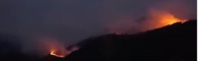 STRAŠNI prizori: Mitrovo Polje guta plamen, požar i dalje van kontrole (VIDEO)