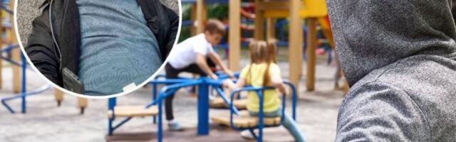 OTAC SAVLADAO PEDOFILA! Užas u centru Beograda: Manijak slikao decu u blizini škole, roditelji odmah reagovali! (FOTO)