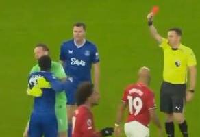 IGRAČI EVERTONA SE TUKLI NA TERENU, A AMORIMU TO NIJE ZA CRVENI KARTON! Trener Mančestera šokirao izjavom posle nezapamćenog skandala: "Tuča nije loša stvar..."