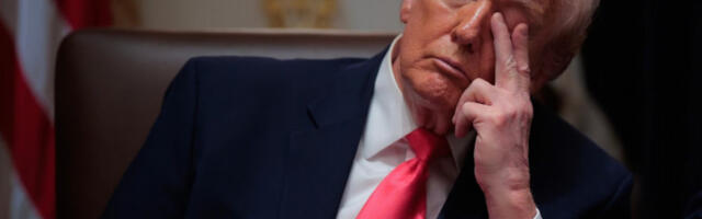 Председник САД признао: Користим шминку, али сам здрав