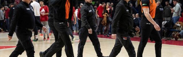 SKANDAL Delije gađale sudije čime su stigli (VIDEO)