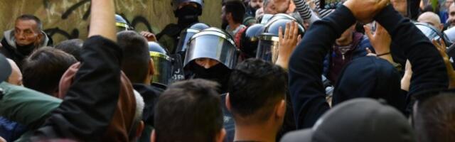 DESETAK BLOKADERA STOPIRALO CEO NOVI SAD! Građani besni: Ovome mora da se stane na put više! (VIDEO)