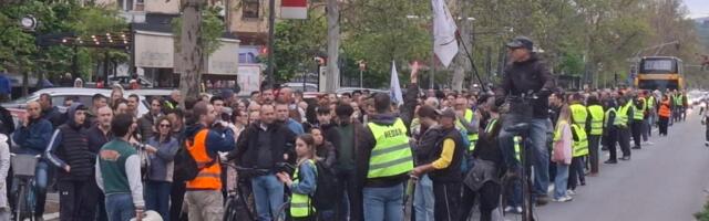 U Novom Sadu održan protest podrške prevozniku Jaćimoviću kom je zapaljen autobus