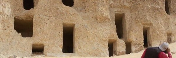 Arheolozi slučajno otrkrili 250 drevnih grobnica uklesanih u steni