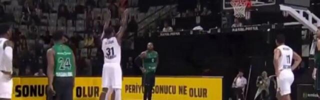 ŠTA URADI, ČOVEČE? Alimpijevićev igrač izveo NAJSMEŠNIJA slobodna bacanja u ISTORIJI! (VIDEO)