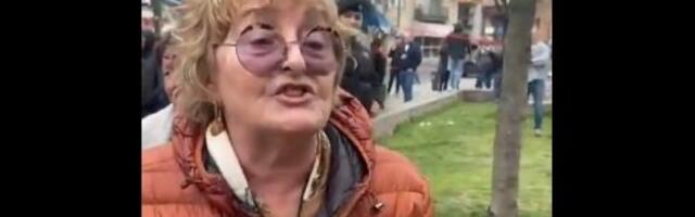 "DETE SAHRANjUJU DANAS, A VI PUŠTATE MUZIKU"; Odbornica DS-a među blokaderima: "Sahranjuju svaki dan" (VIDEO)
