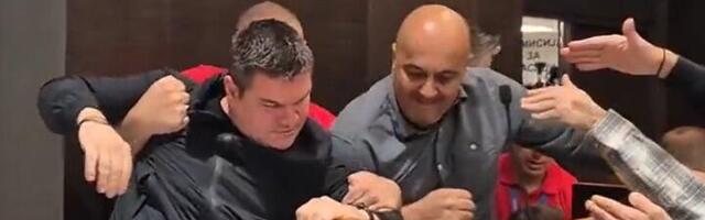 Posle haosa u lokalnoj skupštini privedeni aktivista Lokalnog fronta i Udruženja starosedelaca Kraljeva: Određeno im zadržavanje (VIDEO)
