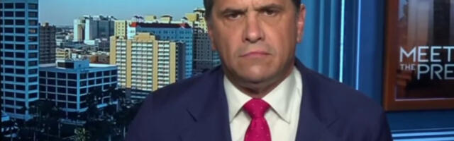 Заменик тужиоца САД објавио да уклањање фотографија из досијеа о Епстину нема везе са Трампом