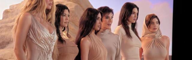 Luis Hamilton pre Kim bio sa njenom malom sestrom: Sada on sedi pored njih, a ovo nije prvi put da rotiraju partnere