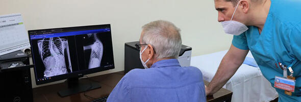 Čuveni španski spinalni hirurg, prof. dr Norberto Ventura ponovo operisao u Kragujevcu