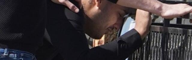 Sahranjuju brata Darka Lazića, udovicu izveli iz dvorišta: Muk u Brestaču, Darko grli umrlicu i jeca