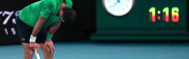 Đoković zatražio medicinski tajm-aut i uopšte ne deluje dobro!