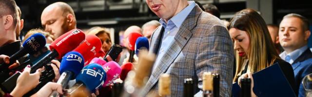 "A DA SAM DOŠAO PO MRAKU, REKLI BI POD OKRILJEM NOĆI": Vučić o kritikama zbog posete Novom Sadu