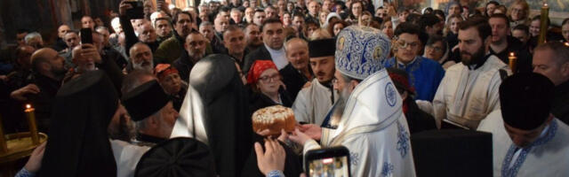 EVO ZAŠTO SU SE REKE VERNIKA IZ CELE SRBIJE DANAS SLILE U STUDENICU: Sila koja spaja prošlost, sadašnjost i budućnost srpskog naroda (FOTO)