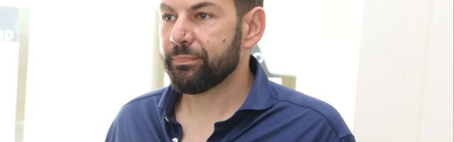 Bojan Karić, kog smo danas uslikali na večanju Meline Džinović, oženjen je sestrom poznate pevačice! Otac joj je čuveni reditelj, a može da se pohvali i titulom magistra