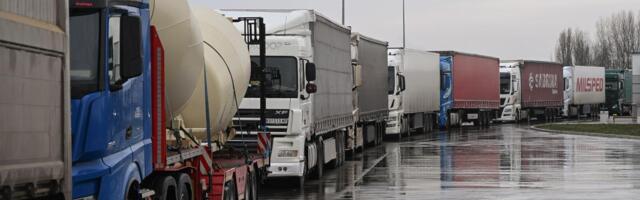 NA PUTNIČKIM TERMINALIMA NEMA ZADRŽAVANJA: Na graničnim prelazima Batrovci i Šid teretna vozila čekaju tri sata na izlaz