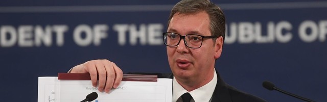 Vučić: Zbog dobrih ekonomskih rezultata građani do kraja godine dobijaju još po 20 evra pomoći