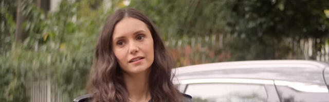 Nina Dobrev i Pierce Brosnan u filmu The Out-Laws