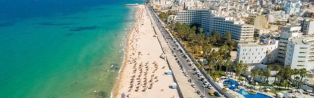 Prizor sa poznate plaže u popularnom letovalištu ostavio bez teksta: Najveći javni toalet na svetu, na ovakva mesta se nikad ne ide! (FOTO)