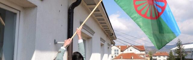 Po prvi put romska zastava na zgradi Opštine Bujanovac zahvaljujući djelovanju SPP-a