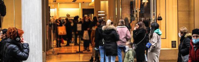 Šta nas to tera da satima stojimo na kiši i čekamo zarad "krpica"? Naučnici detaljno opisali kako Crni petak utiče na naš mozak