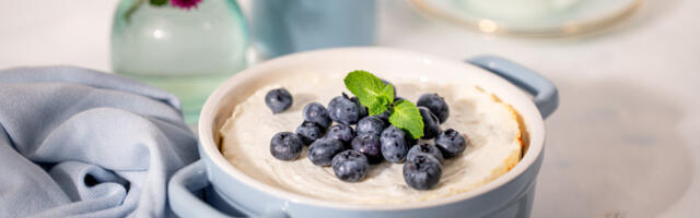 Topli doručak od svežeg sira i borovnica: Kremasto osveženje za dobro jutro (RECEPT+VIDEO)