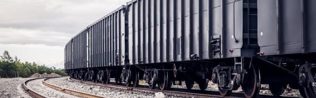 Iskliznuli vagoni kod Kosjerića i dalje stoje pored puta, meštanima služe kao orijentir