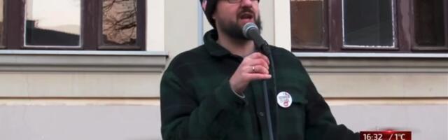 Snimak koji nije za ljude sa slabim želucem: Bruka u Čačku u režiji blokadera i tajkunske N1 - pogledajte kako su ismevali Bekutu