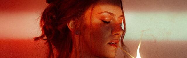 Jelena Pranić objavila englesku verziju hita "Verovala sam": Pogledajte novi spot za pesmu "I Held On"