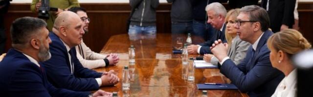 PREDSEDNIK SRBIJE NASTAVIO KONSULTACIJE SA STRANKAMA! Predstavnici Udruženih sindikata Srbije Sloga kod Vučića u Predsedništvu