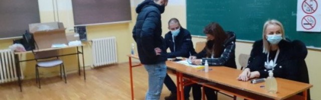 IZBORI U KOSOVSKOJ MITROVICI! Glasali čelnici Srpske liste