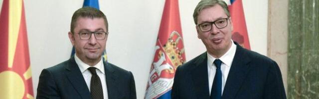 VUČIĆ NA SASTANKU SA MICKOSKIM: Predsednik Srbije razgovarao sa premijerom Severne Makedonije u zgradi Predsedništva