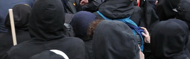 Užas u Čačku: Maskirani napadači razlupali autobuse koji je trebalo da voze građane u NS