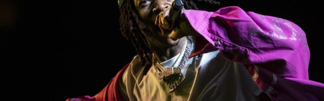 Viz Kalifa osuđen na 9 meseci zatvora u Rumuniji zbog pušenja marihuane na sceni