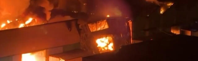 Велики пожар у Тирани, ватра прети стамбеним зградама