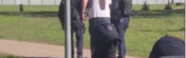 Privedena jedna osoba na protestu u Parku Ušće, građani pokušali da prođu kroz kordon