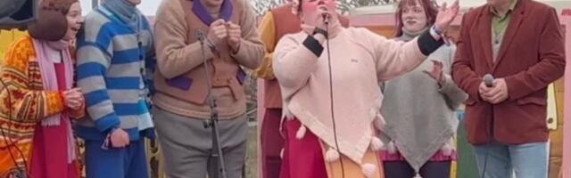 (VIDEO) Evropa otišla u... Ljudi grokću kao svinje, opšte ludilo u zemlji EU: Ovo nam danas predstavljaju kao "normalnost"