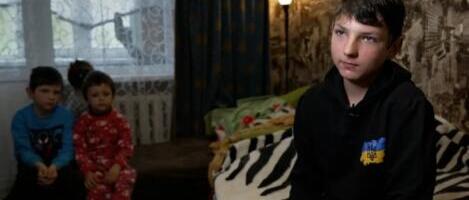 DEČAK (12) U UKRAJINI SPASAO BRAĆU I SESTRE OD RUSKOG DRONA: Setio se saveta vojnika i potrčao: "Brojao sam do 10 i presekao ga"! (FOTO)