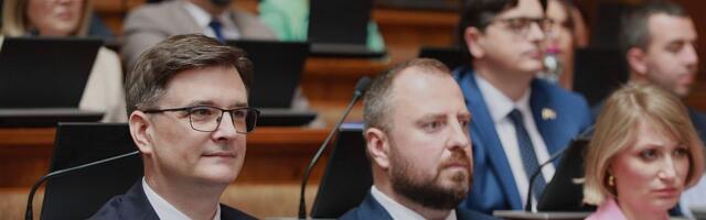 Poslanici Skupštine Srbije nastavili sednicu o nepoverenju Vladi