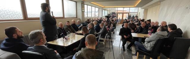 Zukorlić sa mještanima Hadžeta i Paralova – Mi smo brana Bošnjacima regiona i Zapadne Evrope