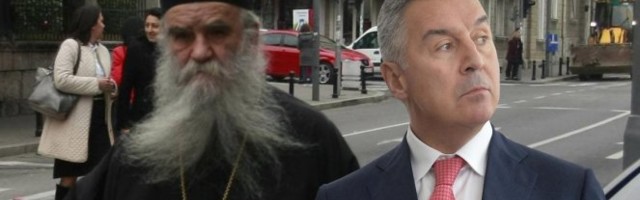 PANIKA! CRNOGORSKI DIKTATOR OBRUŠIO SE NA MITROPOLITA! Milo: Amfilohije želi okupaciju Crne Gore!