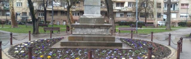 CVEĆE UKRASILO GRAD: Na brojnim mestima „osvanule“ cvetne leje