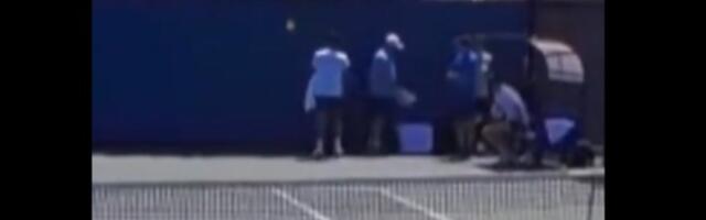 Đoković pogođen loptom u glavu (VIDEO)